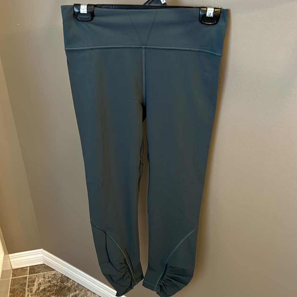 Lululemon Play Off the Pleats - Sz 8 Teal Green